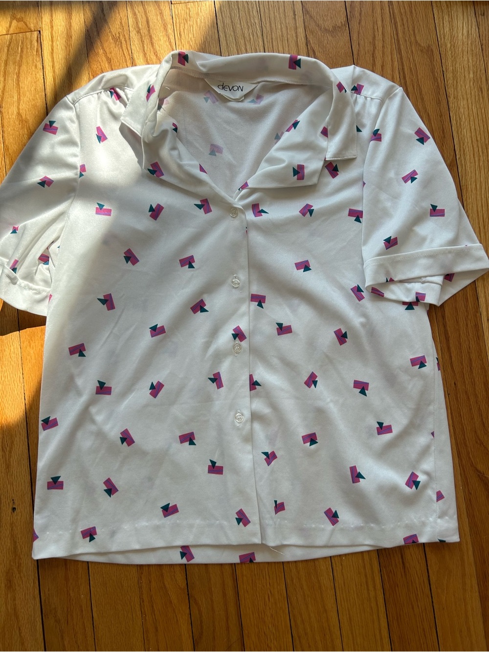 Vintage Devon White Short Sleeve Button Front Shirt with Pink & Teal Geo Print